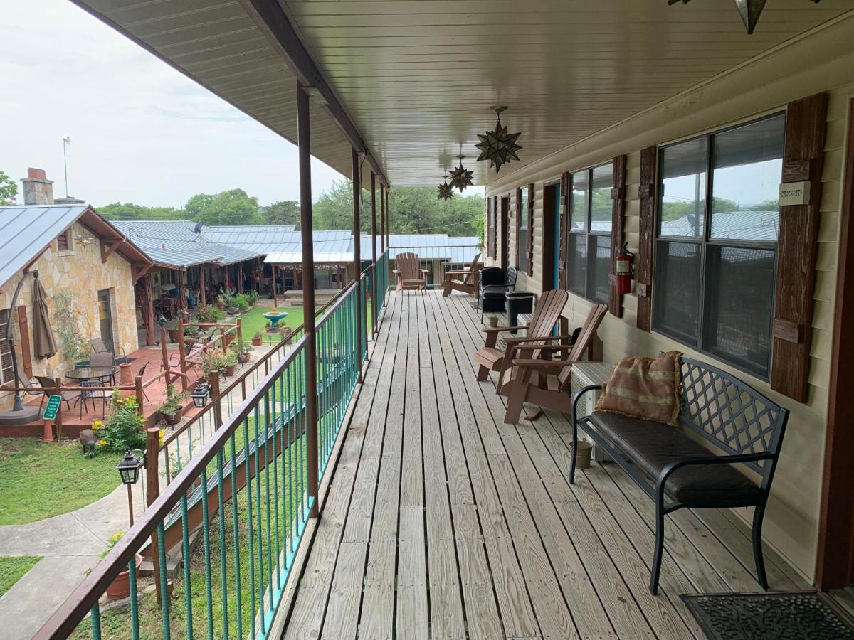 Diamond H Lodge B&B Бандера Экстерьер фото