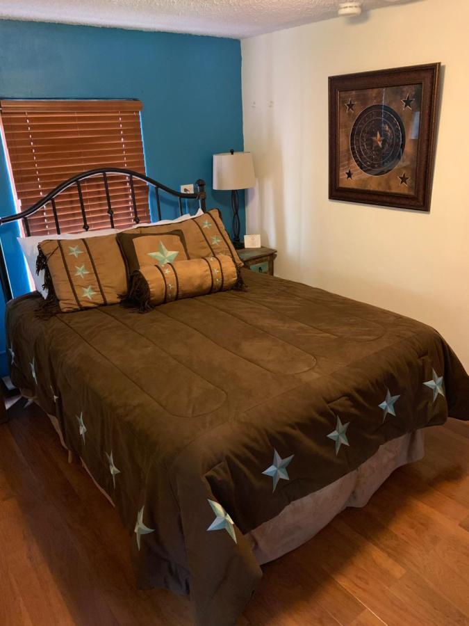 Diamond H Lodge B&B Бандера Экстерьер фото