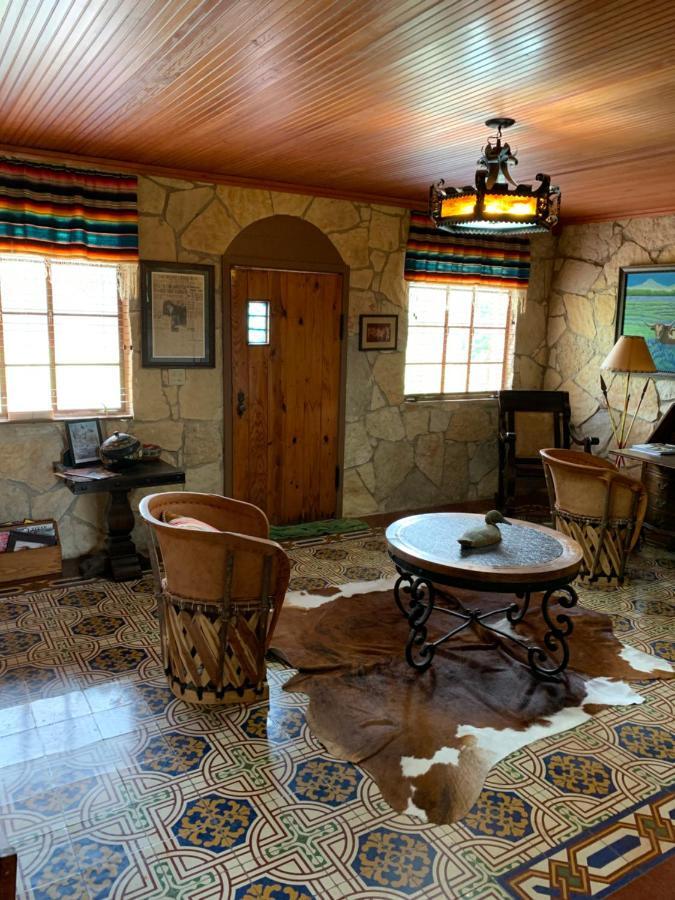 Diamond H Lodge B&B Бандера Экстерьер фото