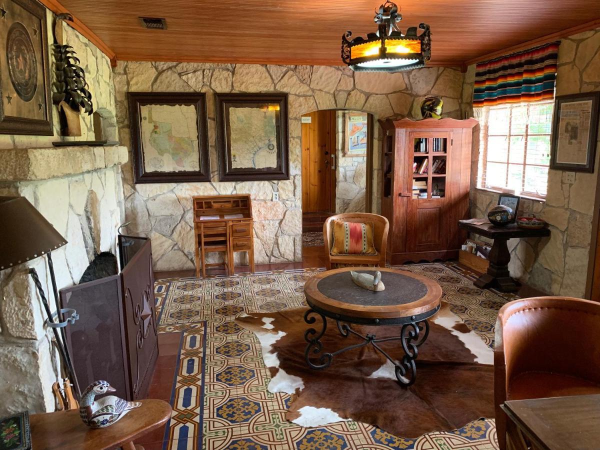 Diamond H Lodge B&B Бандера Экстерьер фото