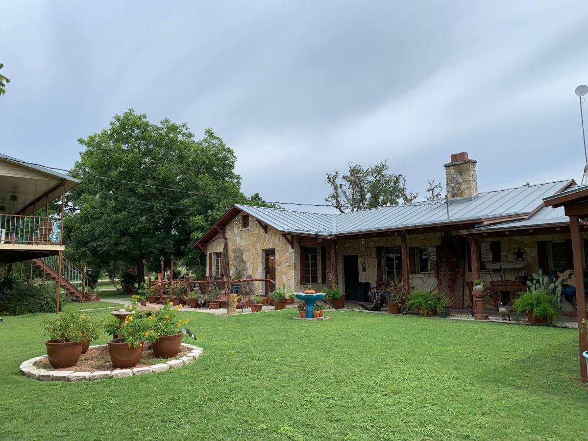 Diamond H Lodge B&B Бандера Экстерьер фото