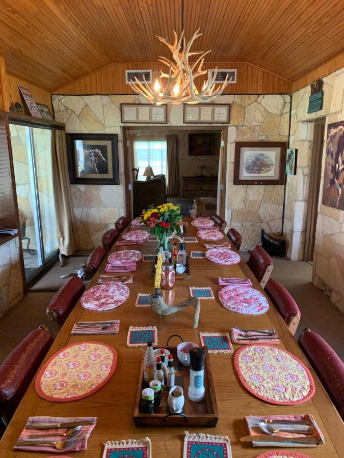 Diamond H Lodge B&B Бандера Экстерьер фото
